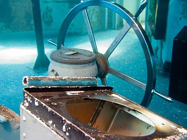 Inside the wheelhouse Feb 2, 2011 9:50 AM : Diving, Grand Cayman