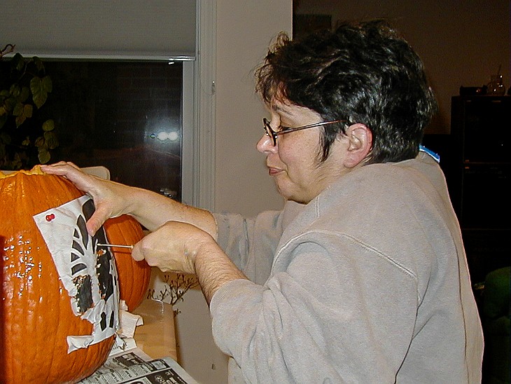 Halloween2003-001 Max has great fun with her new pumpkin carving tools 🎃