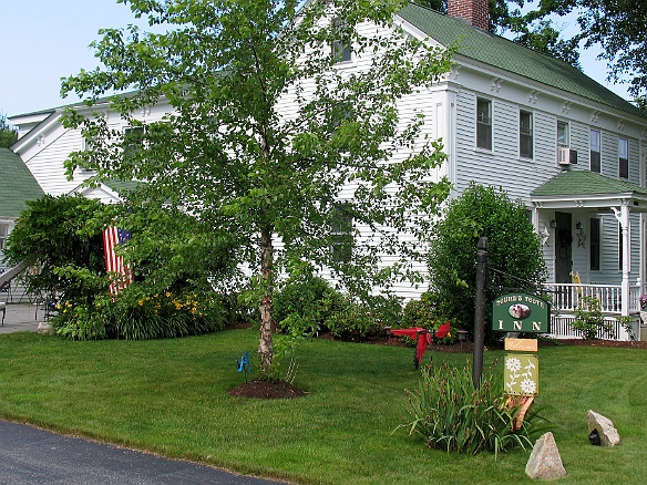 The main house of the inn has 4 large guest rooms. The owners sleep in the converted barn. Jul 2, 2009 8:35 PM : Maine