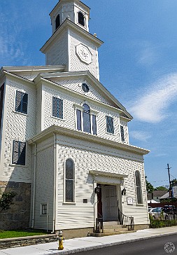 Newport2019-004 St. Paul's United Methodist Church built in 1807 and the first Methodist church in the world to have a steeple and a bell.