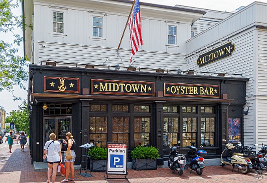 Newport2019-020 After our tour it was time for a light lunch at the Midtown Oyster Bar