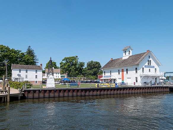 OnrustCTRiverCruise2019-008 Leaving the CT River Museum dock behind