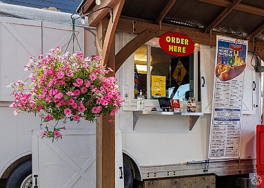 Alaska-026 Best bet for a quick lunch in Anchorage is International House of Hotdogs- a food truck on blocks that serves up some amazing eats 🌭🌭😋