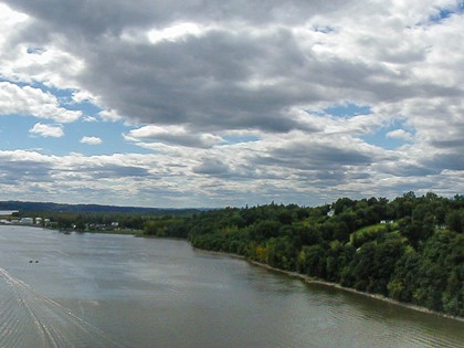 Saturday we drove out to the Rip Van Winkle Bridge across the Hudson. After parking the cars, we walked halfway across to this panoramic view South down the river. Sep 16, 2000 12:48 PM