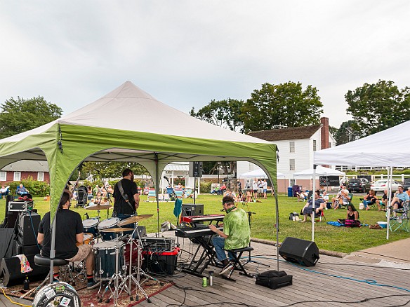 ThursdaysOnTheDock-20200813-JohnSpignesiBand-043