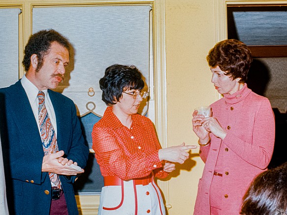 Deb BatMitzvah-021 Myra with dear friends of the family Lester and Elaine Sharlach