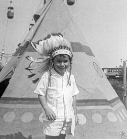 Freedomland 1962 Freedomland was the Epcot of its era. It opened in the Bronx in 1960, and celebrated the states and history of America....