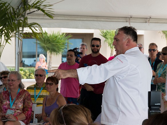 Due to popular demand and limited space, this year they doubled up on José Andrés' sessions- the usual one in the morning and a second one in the afternoon. So, after lunch we headed back to the beach for José's entertaining take on gazpacho, seafood fideuà, and sangria. Jan 13, 2017 2:22 PM : José Andrés