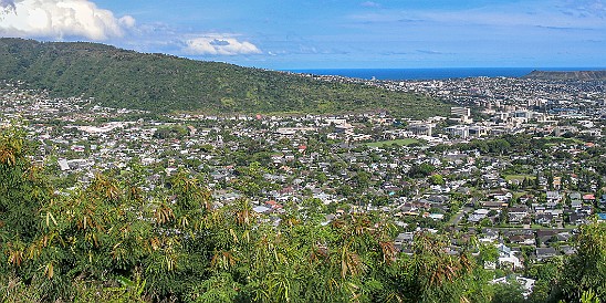 Oahu2004-001 Scenic overlook of Honolulu and Diamond Head from Round Top Drive