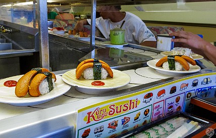 What's better than spam sushi, why hot dog sushi with ketchup of course! May 21, 2011 2:13 PM : Kuru Kuru Sushi, Oahu