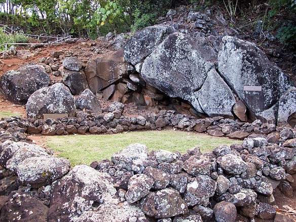 .... adjacent to the royal birthing stones. All women of royalty gave birth here. The umbilical cord of the newborn was sacrificed to determine the young royal's character. May 19, 2012 4:29 PM : Kauai