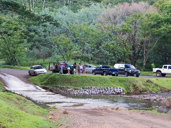 Continuing up Kuamo'o Rd is Keahua Arboretum. The road crosses a stream and then turns to dirt. Locals use the area for picnics. May 19, 2012 5:57 PM : Kauai