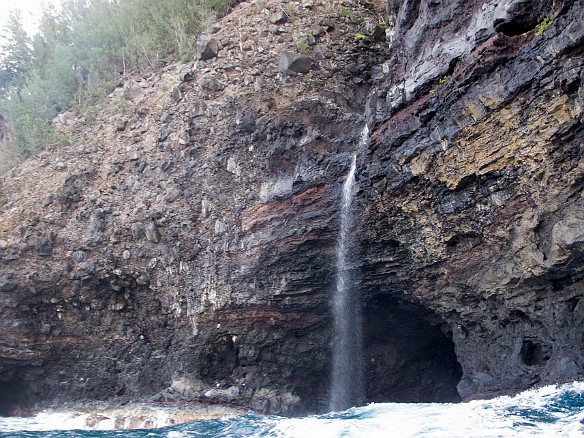 Despite the higher surf, we were able to enter a few sea caves that we had passed by the previous week. May 20, 2013 8:38 AM : Kauai