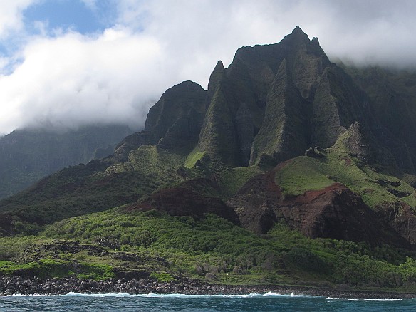 Despite the rough seas, there was less cloud cover than the previous week. At Cathedrals it was possible to see deep into the Kalalau Valley, whereas previously the peaks had been fully shrouded. May 20, 2013 8:58 AM : Kauai