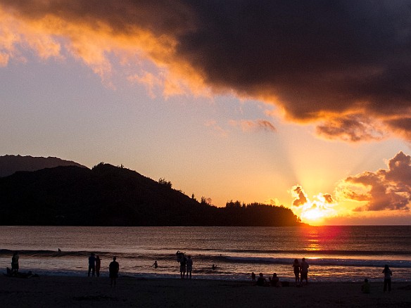 Last sunset of the trip rewarded us nicely at Hanalei Bay May 24, 2013 7:10 PM : Kauai