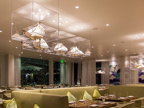 Most people were dining outside on the terrace, so the indoor dining area with bleached coral sculptures hanging from the ceiling was largely empty. May 7, 2014 10:08 PM : Oahu