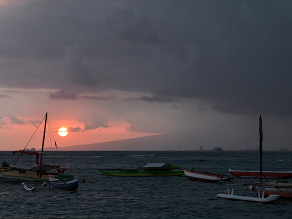 Rain clouds over Waikiki, but a bit of a sunset over West Oahu May 8, 2014 6:52 PM : Oahu
