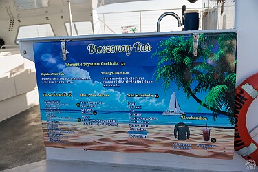 Oahu2026-020 Drinks on offer, no mixes, all fresh made from a fully stocked bar 🍹