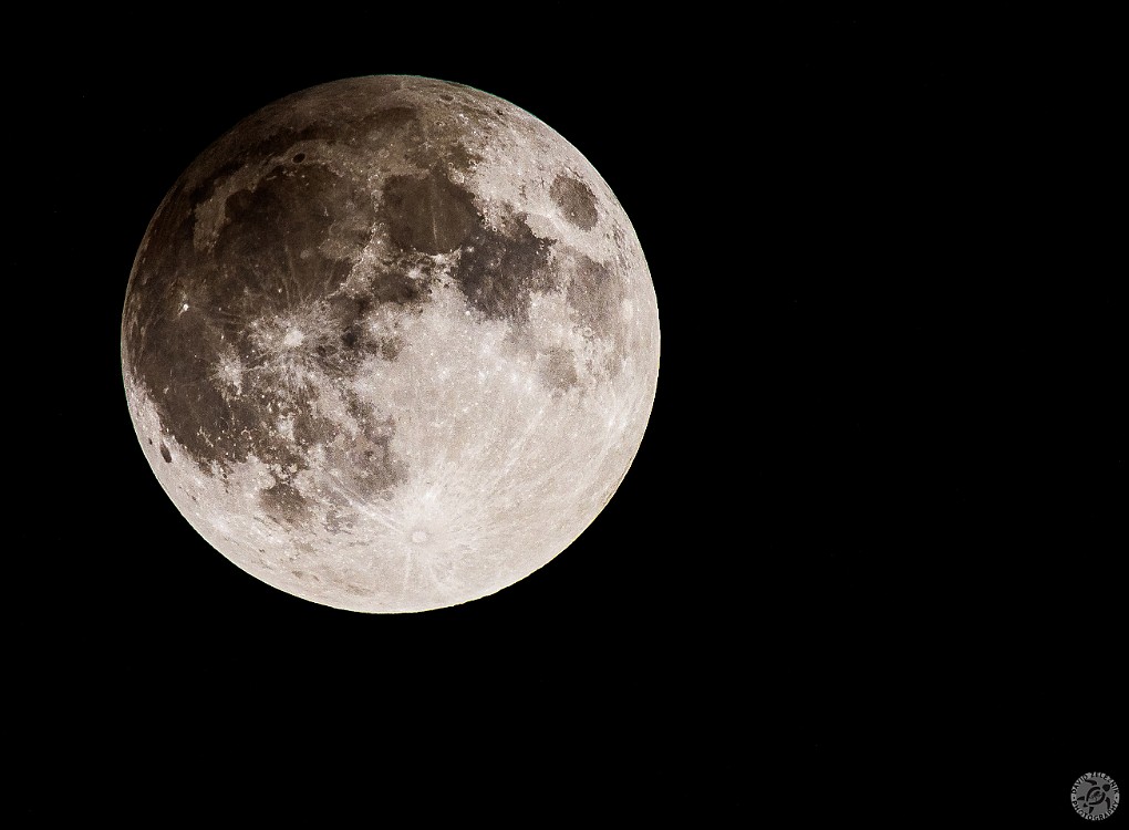 PartialLunarEclipse202409-001 10:00 pm and the earth's penumbra has not quite covered the entire moon, so the lower right corner is still getting direct sunlight