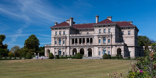 Newport2014-042 From The Breakers, we retraced our steps and headed back to the start of the Cliff Walk.