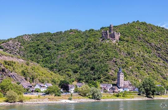 Boppard2025-031 Burg Maus (Mouse Castle) overlooks the village of Wellmich. It was built between 1353 and 1388 by the Archbishops of Trier to collect tolls along the river. The...