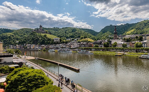 Cochem2025-031 The scenic town of Cochem with Reichsburg Castle on the hill to the left and St. Martin Church near the center of town on the right