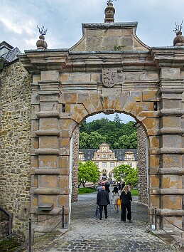 Cologne2025-001 Docking in Cologne Saturday late afternoon, we hopped on a coach to Schloss Ehreshoven for a formal dinner