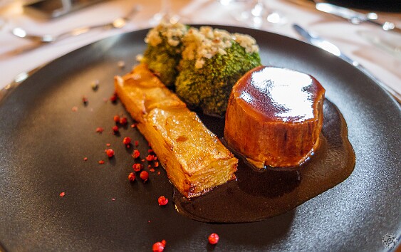 Cologne2025-012 We were beginning to learn that the Germans, at least where we were traveling, love their veal. The tenderloin was delicious 😋