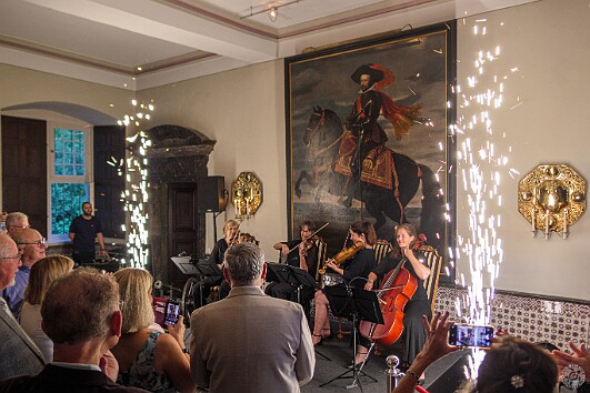 Cologne2025-016 The string quartet played again as we left to head back to our boat, but not before they set off the indoor pyrotechnics 🎆 It actually gave me creepy...