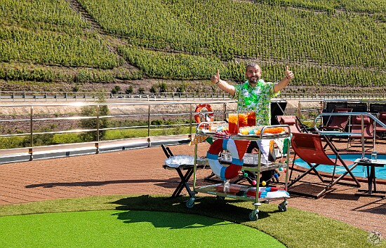 Koblenz2025-009 It must be 10 am somewhere, at least it was here on the Moselle. 🌅 And no self-respecting golf course can't have a beverage cart! Let's see... there were...
