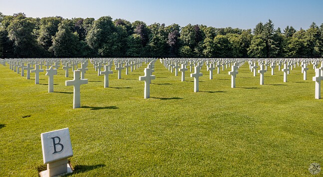 Luxembourg2025-006 There are nine sections to the cemetery containing 5076 grave sites across 50 acres. 4958 graves have cross markers ✝️ and 118 have Stars of David ✡.