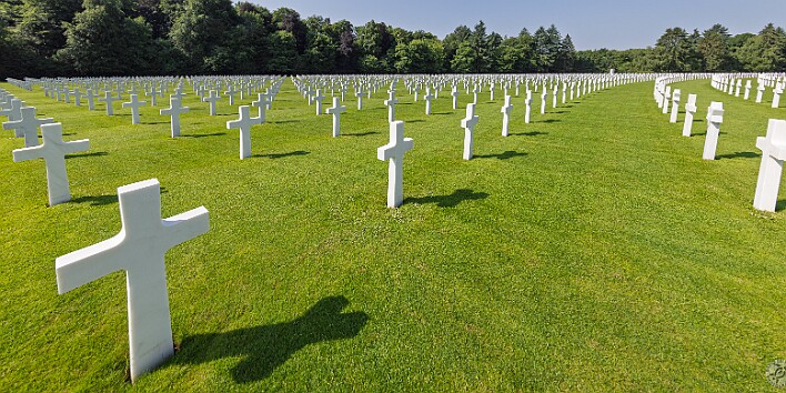 Luxembourg2025-008 There are nine sections to the cemetery containing 5076 grave sites across 50 acres. 4958 graves have cross markers ✝️ and 118 have Stars of David ✡.