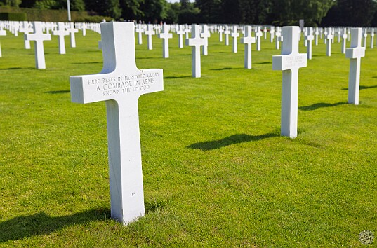 Luxembourg2025-014 There are nine sections to the cemetery containing 5076 grave sites across 50 acres. 4958 graves have cross markers ✝️ and 118 have Stars of David ✡.