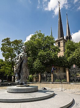Luxembourg2025-039 Statue of Grand Duchess Charlotte who reigned over Luxembourg from 1919 to 1964