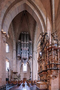 Trier2025-024 Trier Cathedral's organ and the Metternich Altar