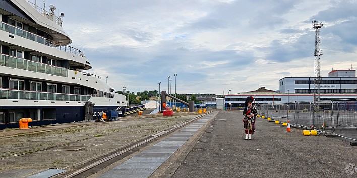 Edinburgh2024-001 Friday morning arrival at the Port of Rosyth just on the other side of the Firth of Forth (love saying that!) from Edinburgh, and there to welcome us at the...