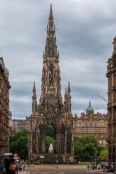 Edinburgh2024-007 Edinburgh's monument to author Sir Walter Scott is even more impressive than the one in Glasgow