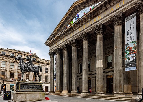 Glasgow2024-012 The Duke of Wellington keeps guard at the entrance to the Gallery of Modern Art