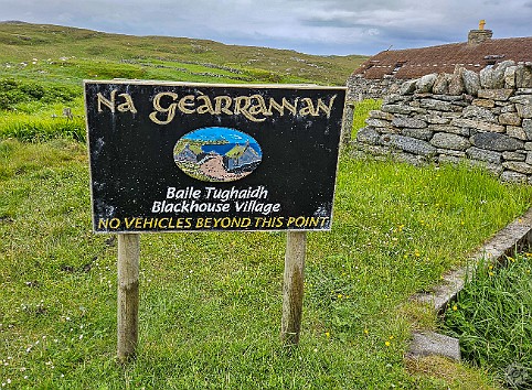 IsleOfLewisHarris2024-006 Visit to the Na Gearrannan restored Hebridean 