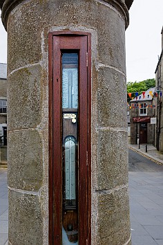 Shetland2024-010 The Royal Meteorological Society's barometer and thermometer in the monument at Market Cross